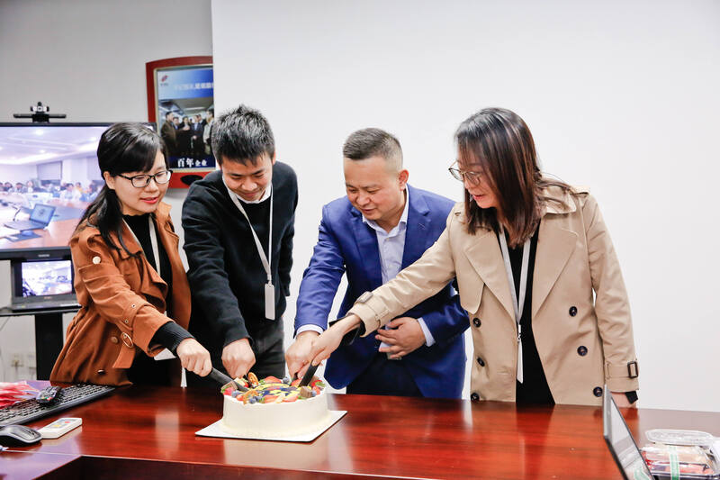 優勝公司14歲生日快樂！